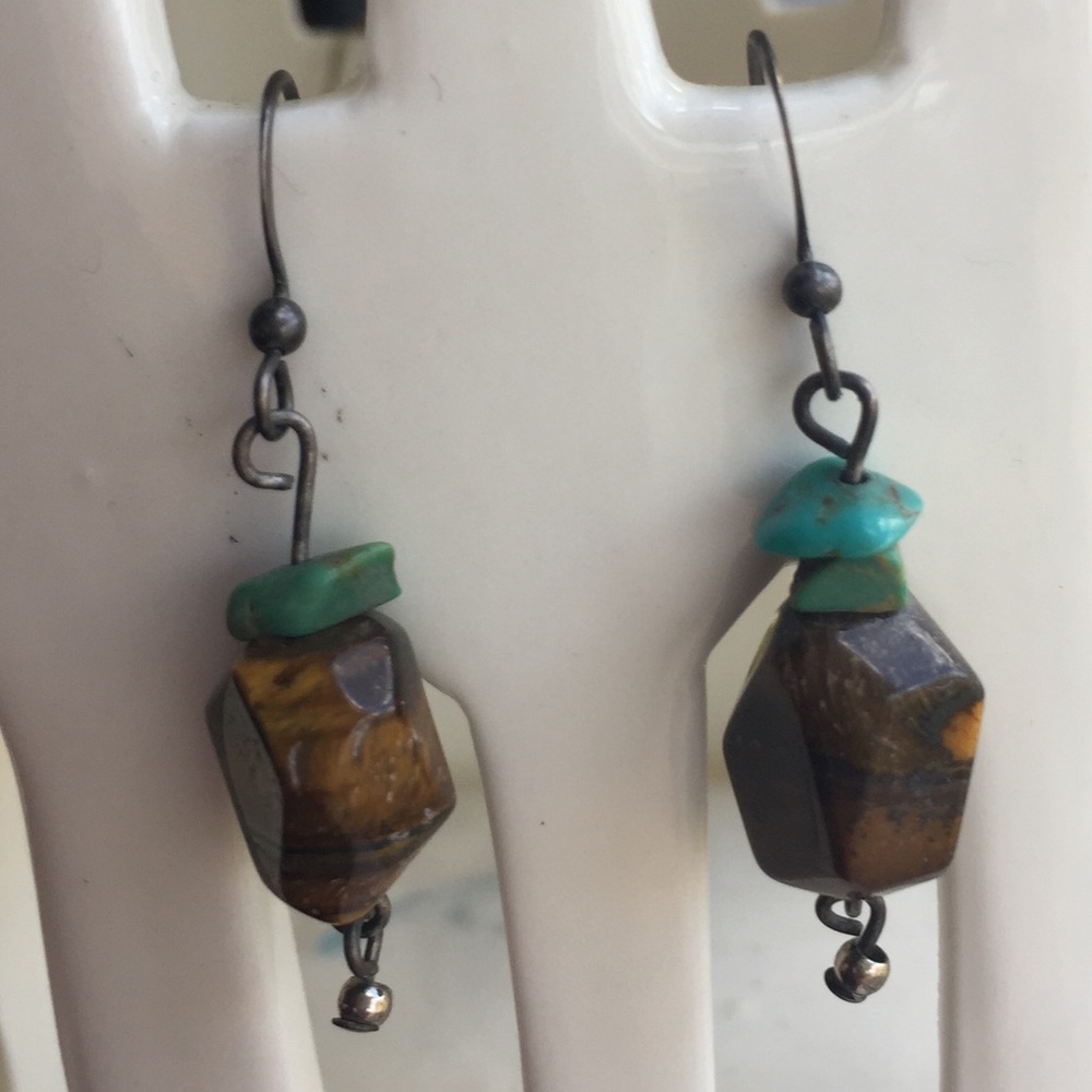 Earrings. Pre-owned.